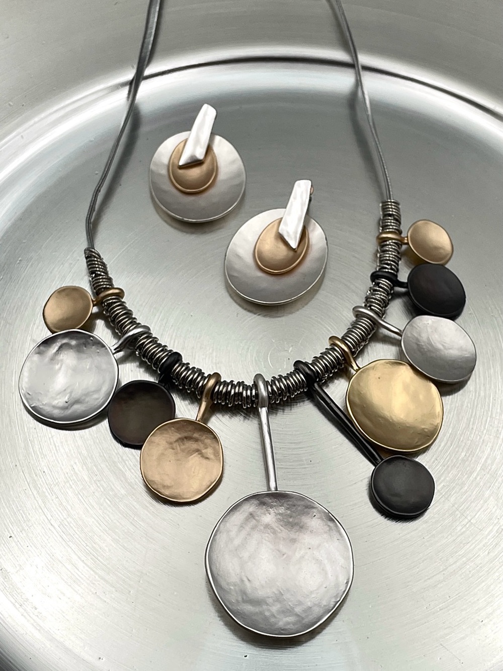 Modern Hammered Mixed Metal Disc Statement Collar Necklace Earrings Set